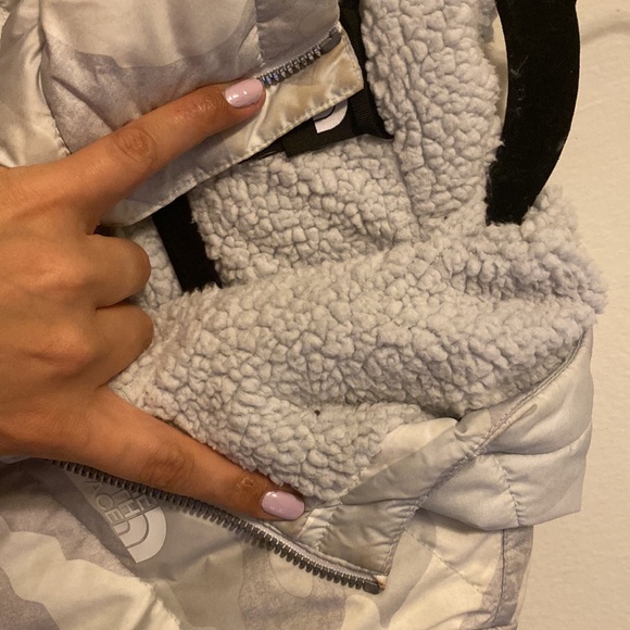 XL North Face Winter Sherpa Zip Up Jacket (White Camo) - Picture 6 of 8